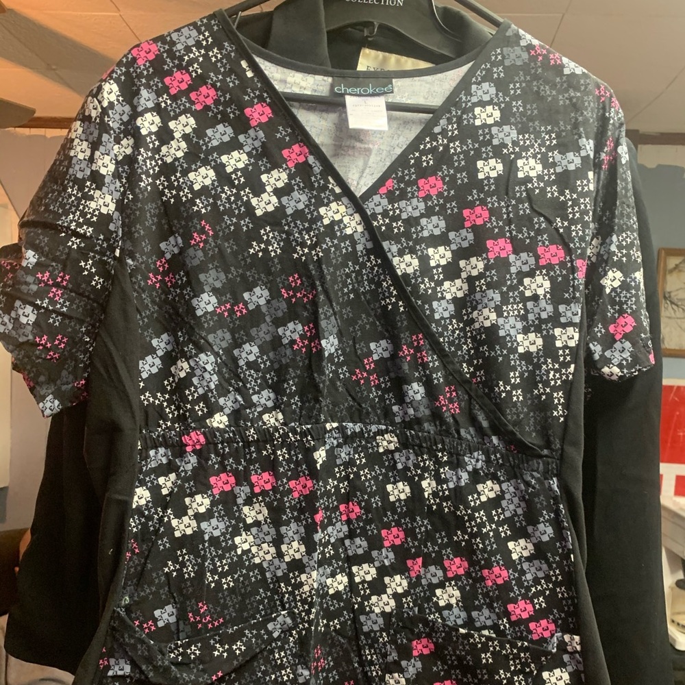 Cherokee scrub top